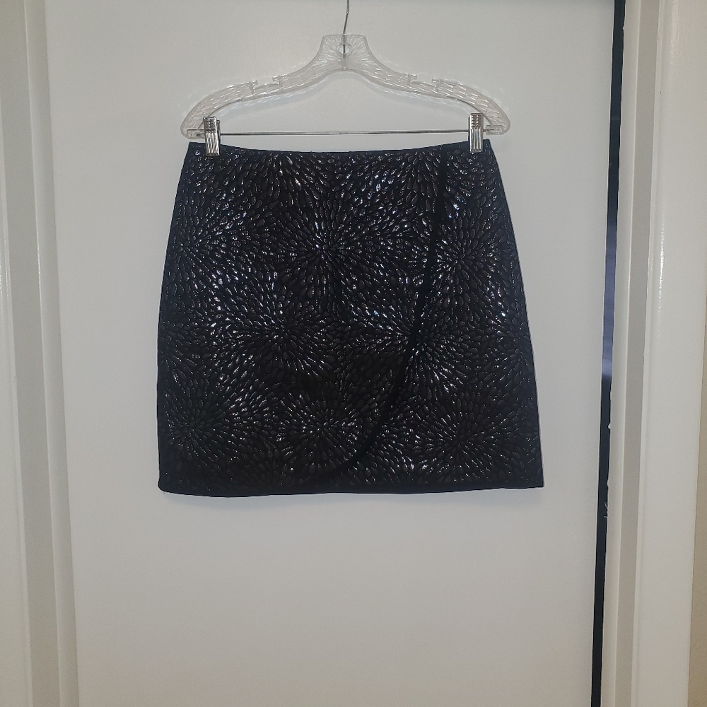 Like new black festive pattern skirt